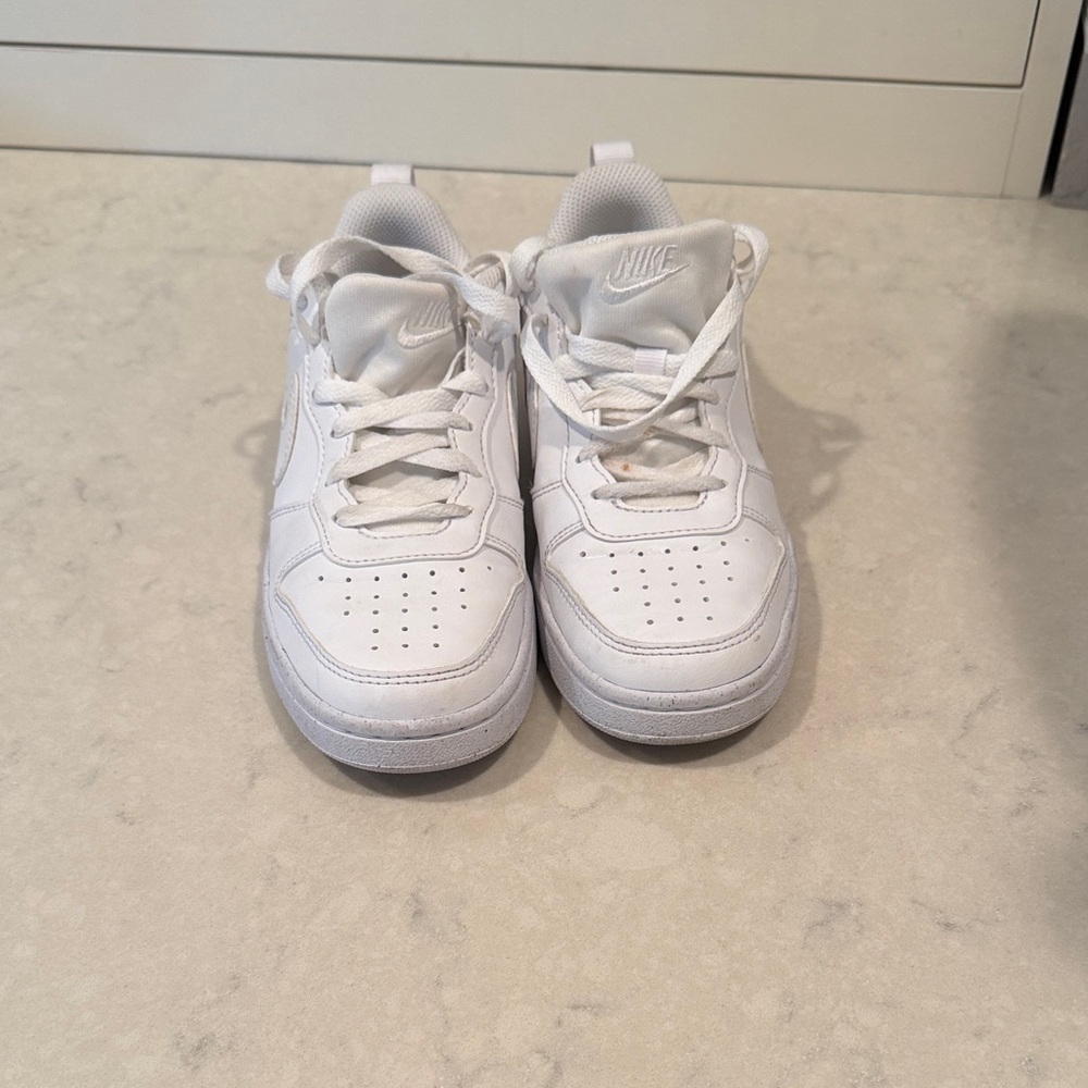 Nike Kids White Air Force 1 - 4Y.  Gently worn